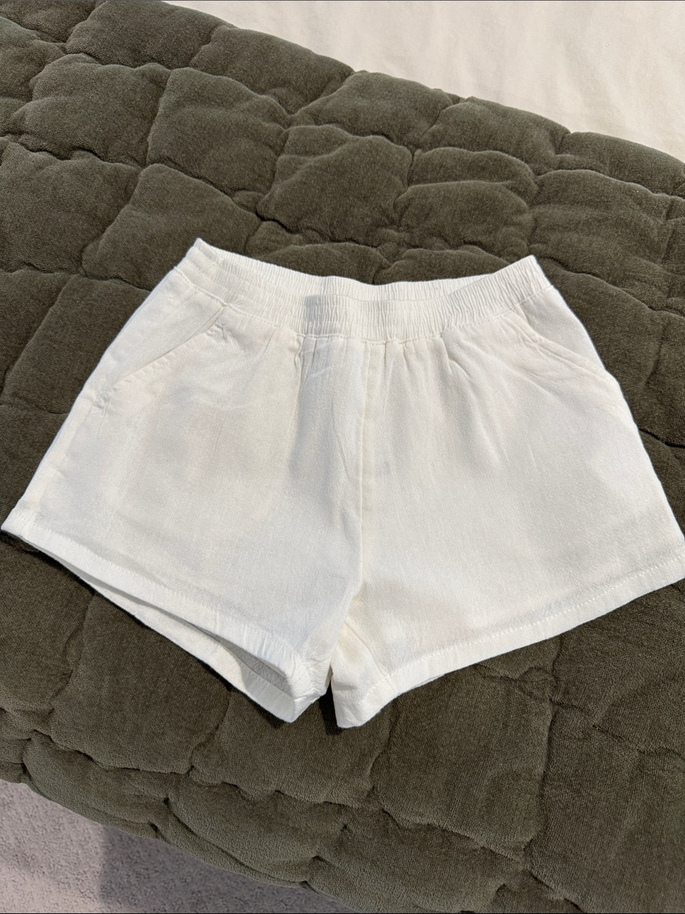 abercrombie kids Cream High Rise Pull On Shorts (NWT)